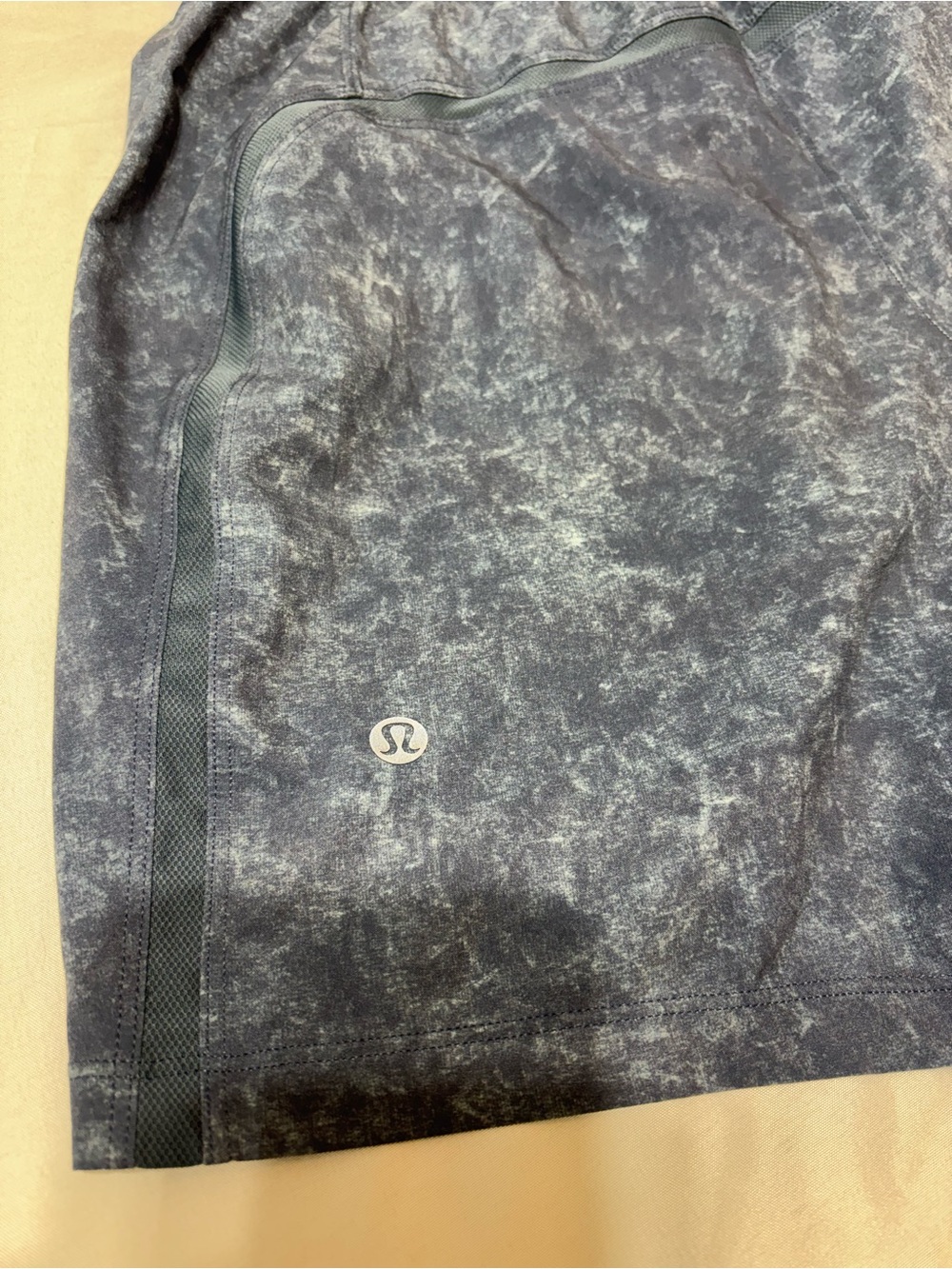 Lululemon Men's Size Medium 7" Athletic Training Gym Workout Shorts LM7 - Picture 3 of 7